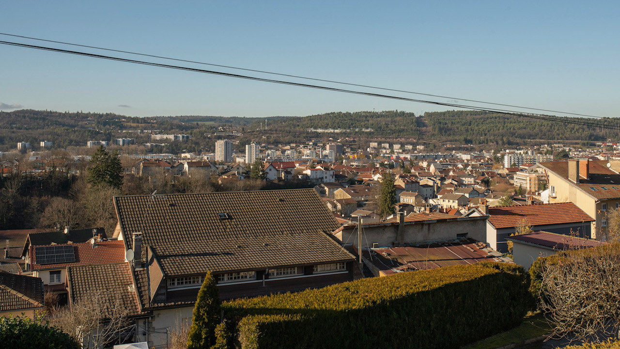 Maison  sur les Hauteurs d'Oyonnax 200 m2 habitable avec studio indépendant - Photo 4