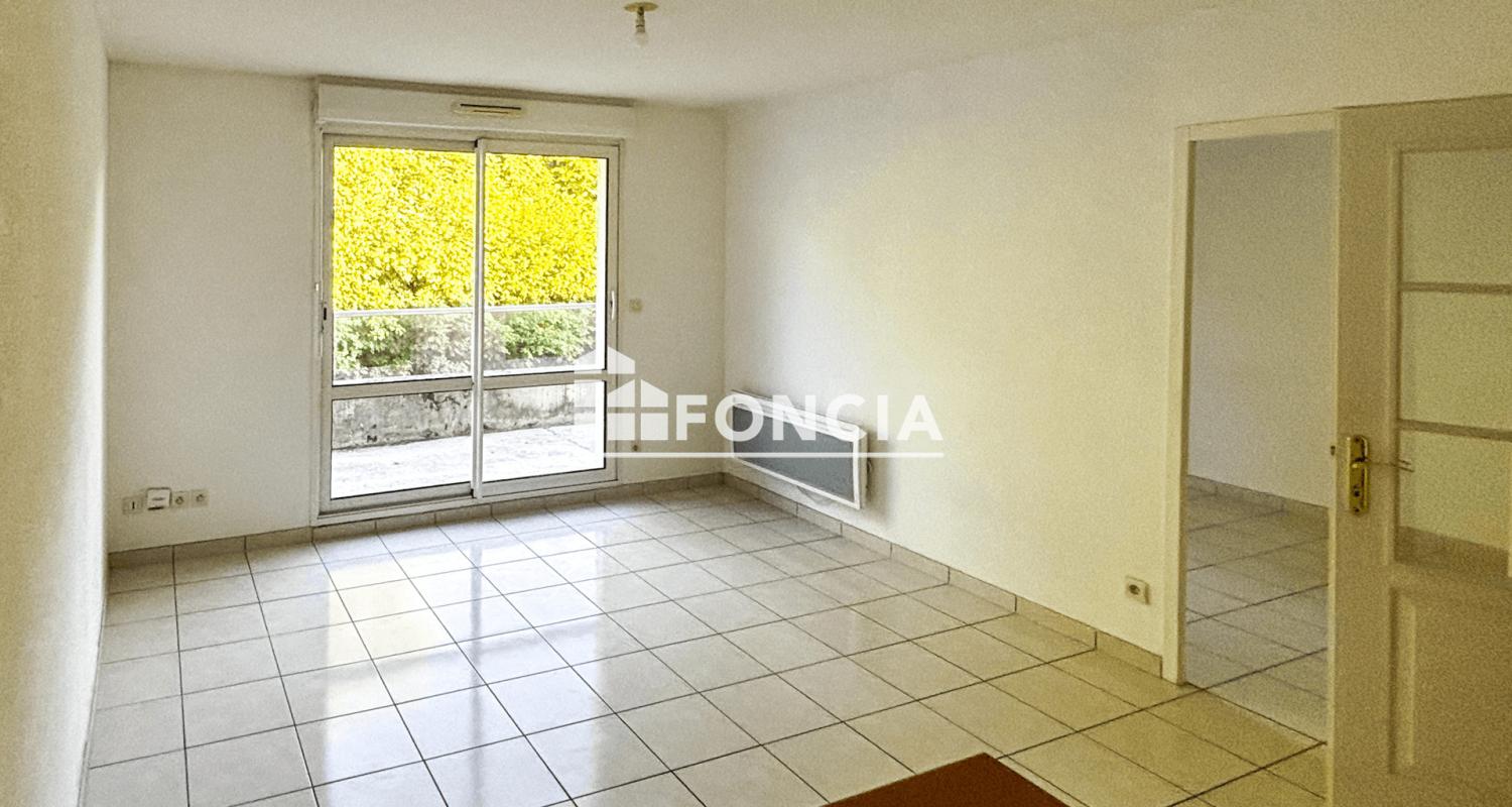 Découvrez ce charmant T2 avec terrasse, parking et piscine !