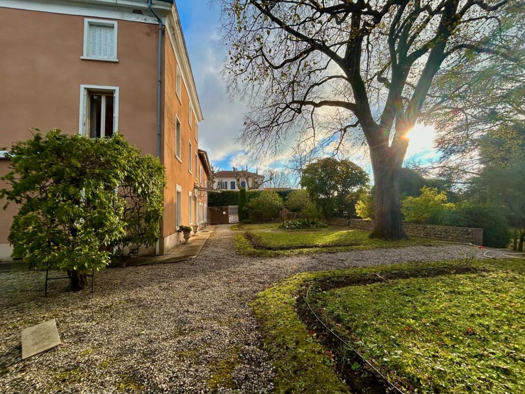 Maison de Maître - avec fort potentiel ! - Photo 2
