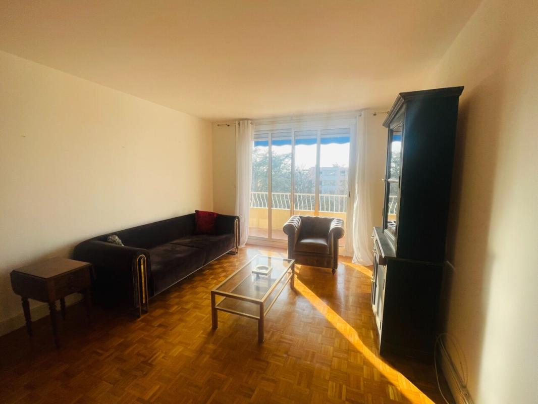 BEL APPARTEMENT T3 DANS RESIDENCE SECURISEE - Photo 2