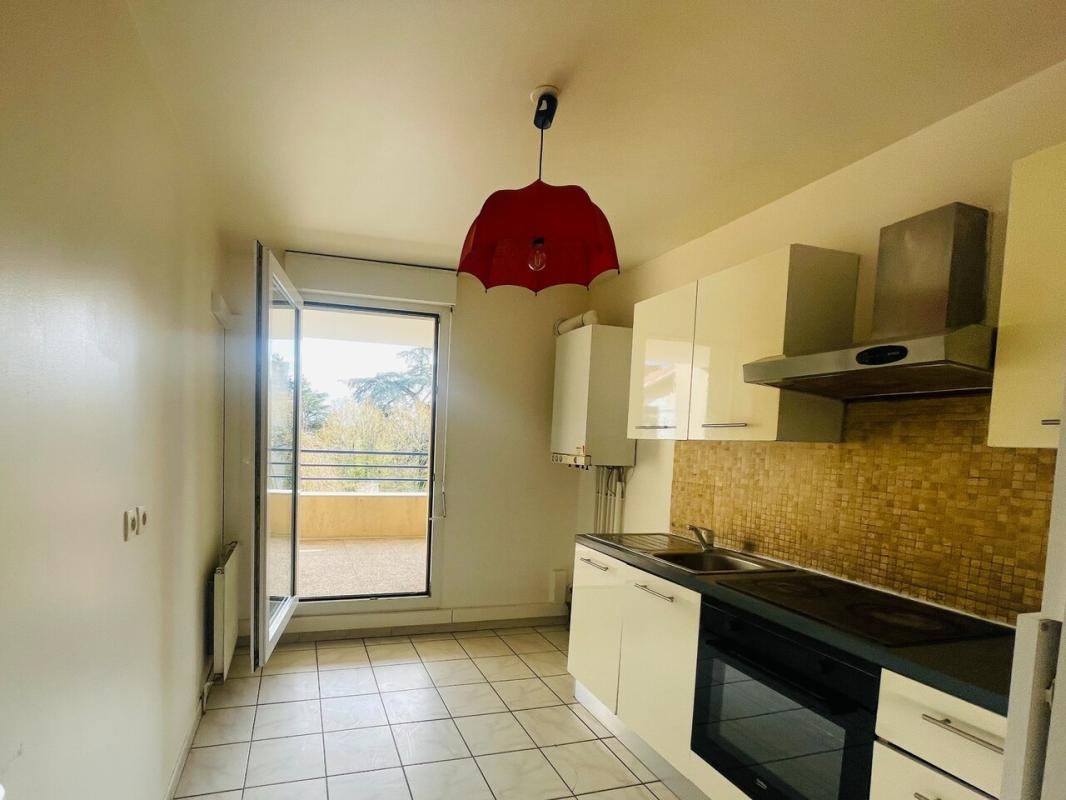 ROMANS APPARTEMENT 3 CHAMBRES PROCHE COMMODITES - Photo 2