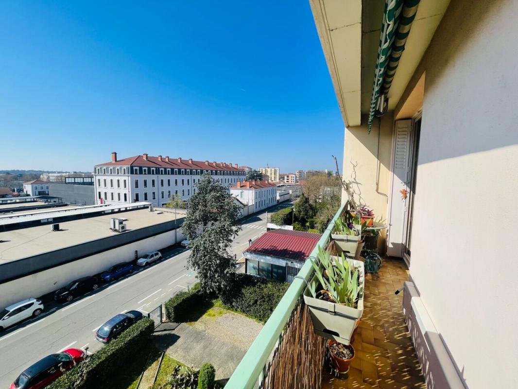 ROMANS - Centre-ville | Charmant appartement T4 avec balcon, garage et cave - Photo 2