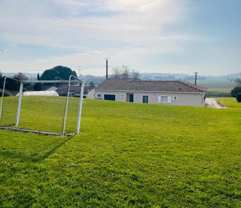Villa récente plain pied sur 2000 m² de terrain - Photo 2