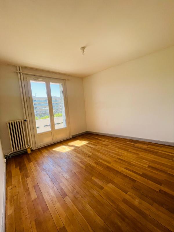 ROMANS  - Hyper Centre  Bel appartement T4 avec balcon, garage, cave et galetas - Photo 5
