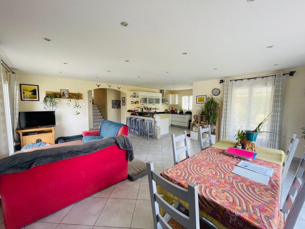 Maison familiale de 127 m² avec terrain arboré - Tersanne - Photo 4