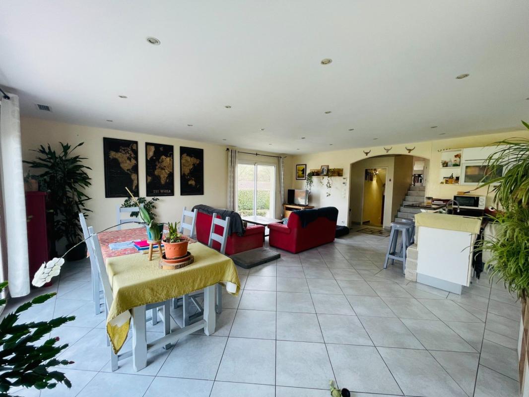 Maison familiale de 127 m² avec terrain arboré - Tersanne - Photo 5