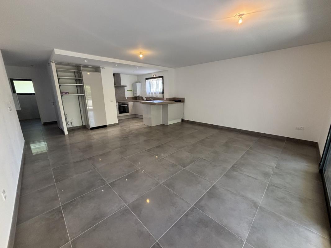 CHATEAU-FLEURY - T3 74.60m² TERRASSE / GARAGE - Photo 2