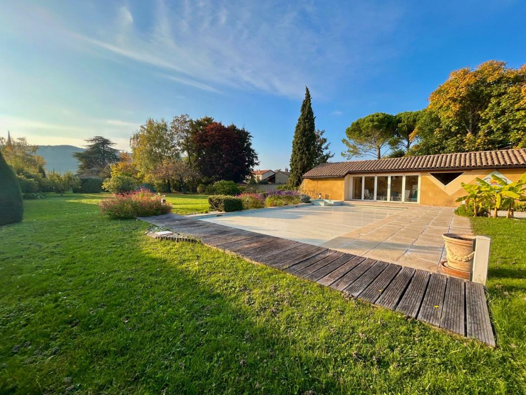 Villa d'architecte dans un quartier recherché ! - Photo 2