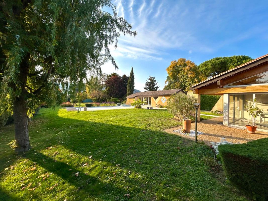 Villa d'architecte dans un quartier recherché ! - Photo 3