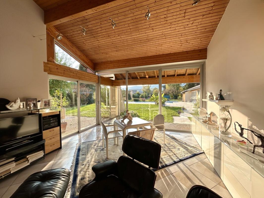 Villa d'architecte dans un quartier recherché ! - Photo 4