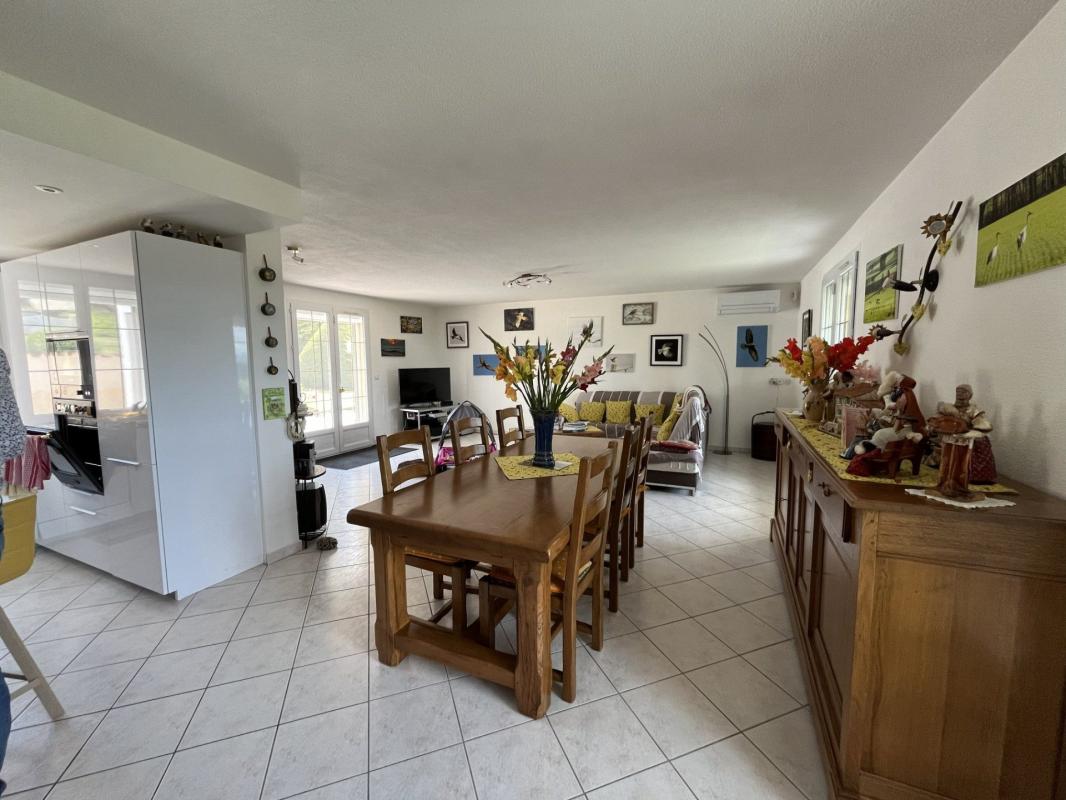 Villa - 147 m² - 6 pièces - Photo 2