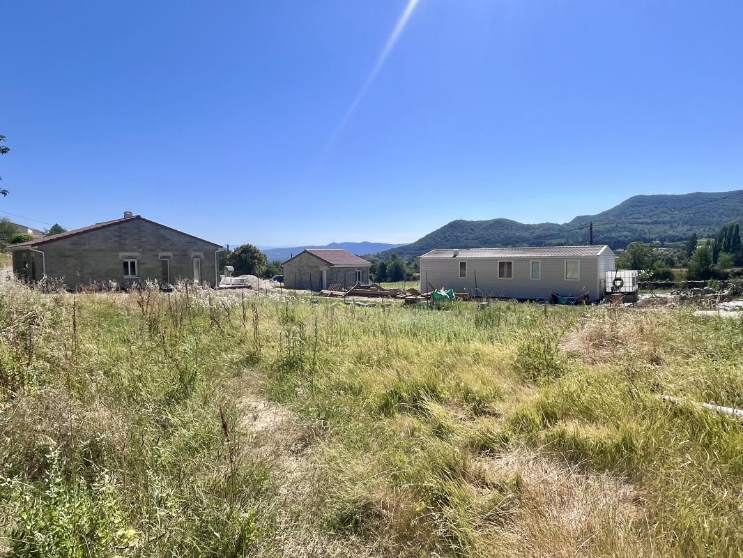 Terrain plat et viabilisé - 760 m2 - Baix