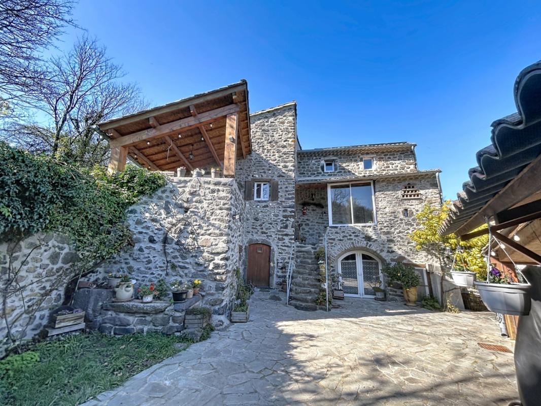 Ancien Haras - Maison en pierre 196 m² + gîtes + piscine