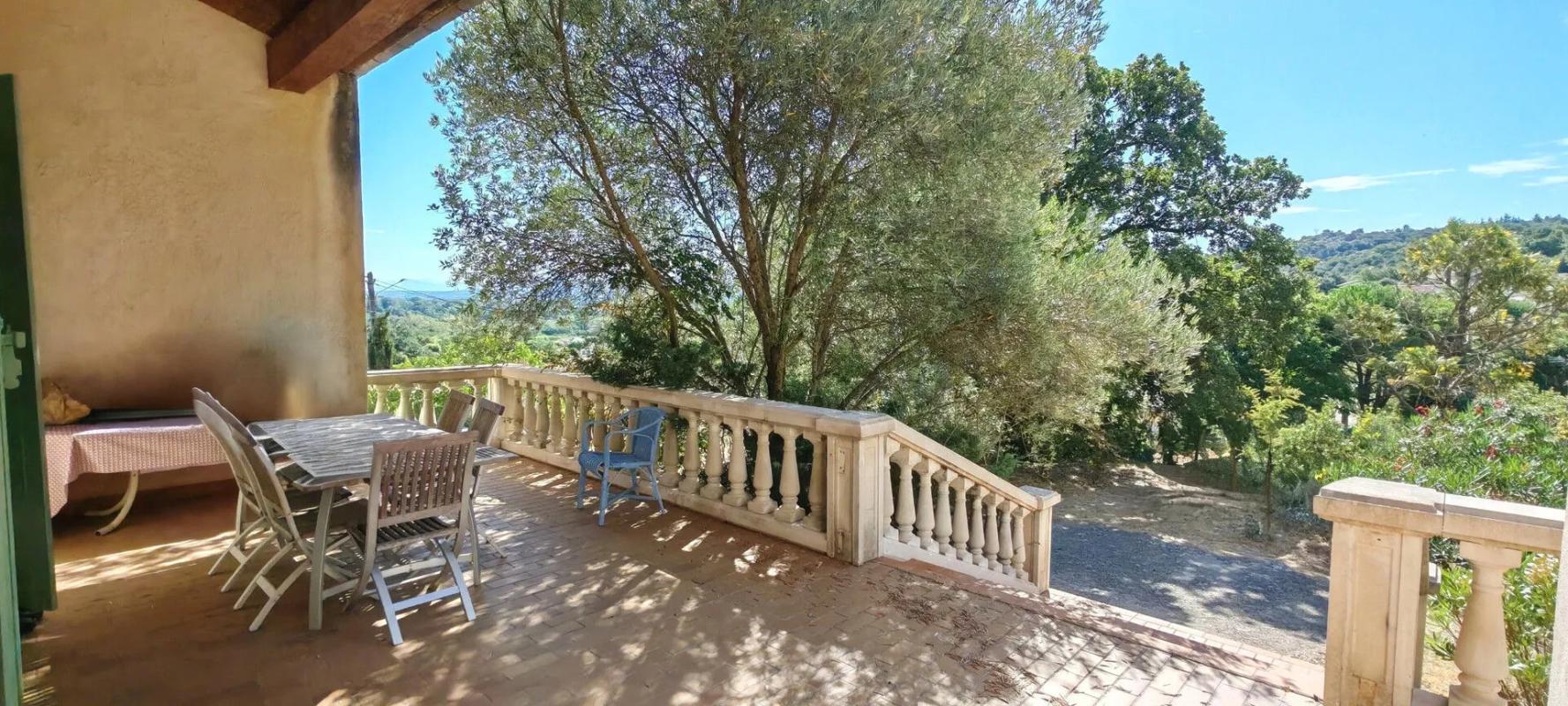 EN EXCLUSIVITÉ ! Maison familiale avec vue dominante, piscine et terrain constructible