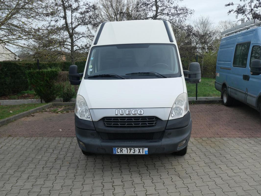 Iveco 35C13 DAILY 2.3 127 CH 8 CV