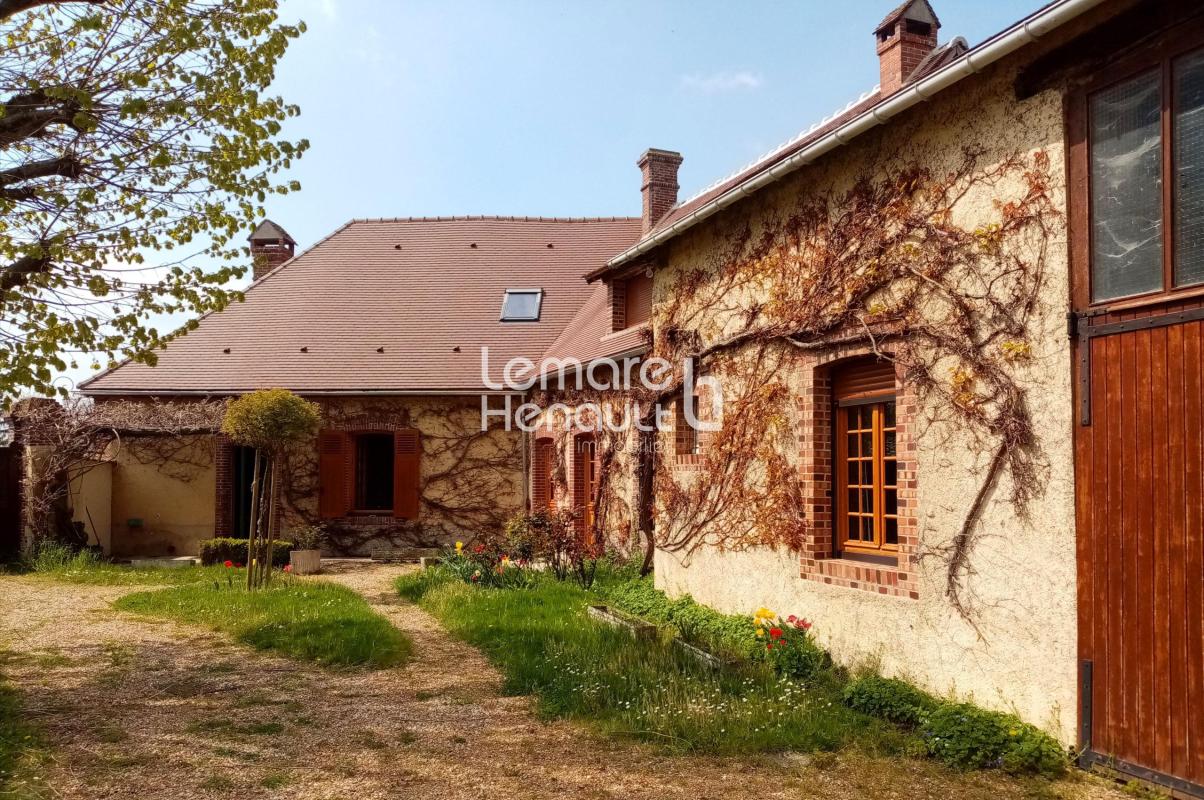 Belle maison ancienne sur 1730 m² de terrain clos-planté