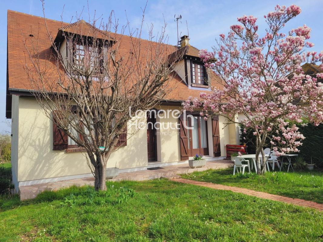 Pavillon 3 chambres sur sous-sol total ; 1180 m² de terrain