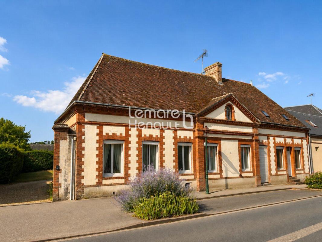 Maison et dépendances, 250 m² de plancher
