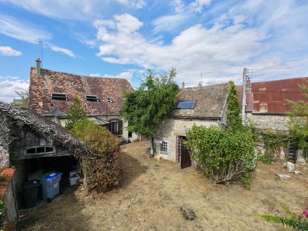Maison de caractère du XVIIIe siècle avec dépendance et beau potentiel