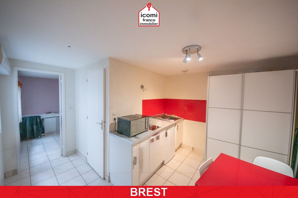 FINISTERE - Brest (29200) - - A VENDRE - APPARTEMENT T2- 2 PIECES - 23M² - SANS TRAVAUX - - STATIONNEMENT AISE AU PIED DE L'IMMEUBLE - INVESTISSEUR
