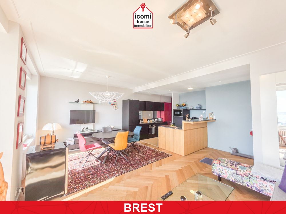 FINISTERE - Brest (29200) - A VENDRE - APPARTEMENT T3 DE CHARME - DALLE BETON - VUE RADE - RENOVATION DE QUALITE - PIECE DE VIE DE 40M² - ASCENSEUR - CALME - RARE