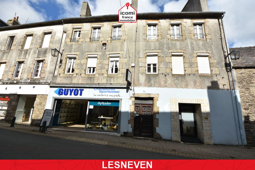 FINISTERE - Lesneven (29260) - A VENDRE - LOCAUX COMMERCIAUX AVEC VITRINE - RESERVE - BUREAU - ATELIER - JARDIN - BEAU POTENTIEL