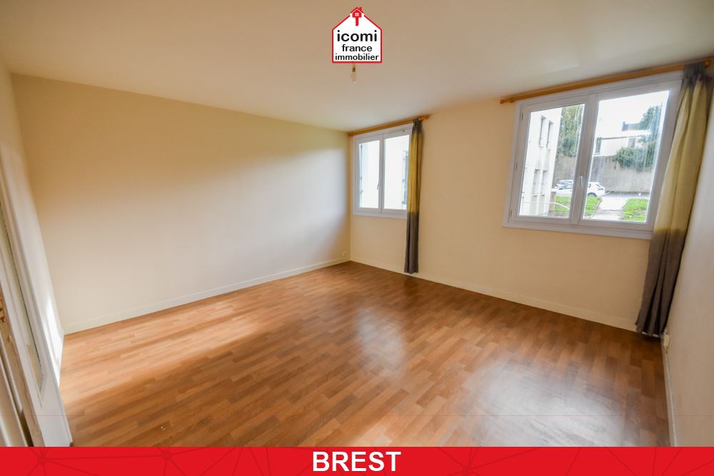 FINISTERE - Brest (29200) - A VENDRE - APPARTEMENT T3 63M² DE 1960 - 2 CHAMBRES - DALLE BETON - PLACE DE PARKING PRIVATIVE