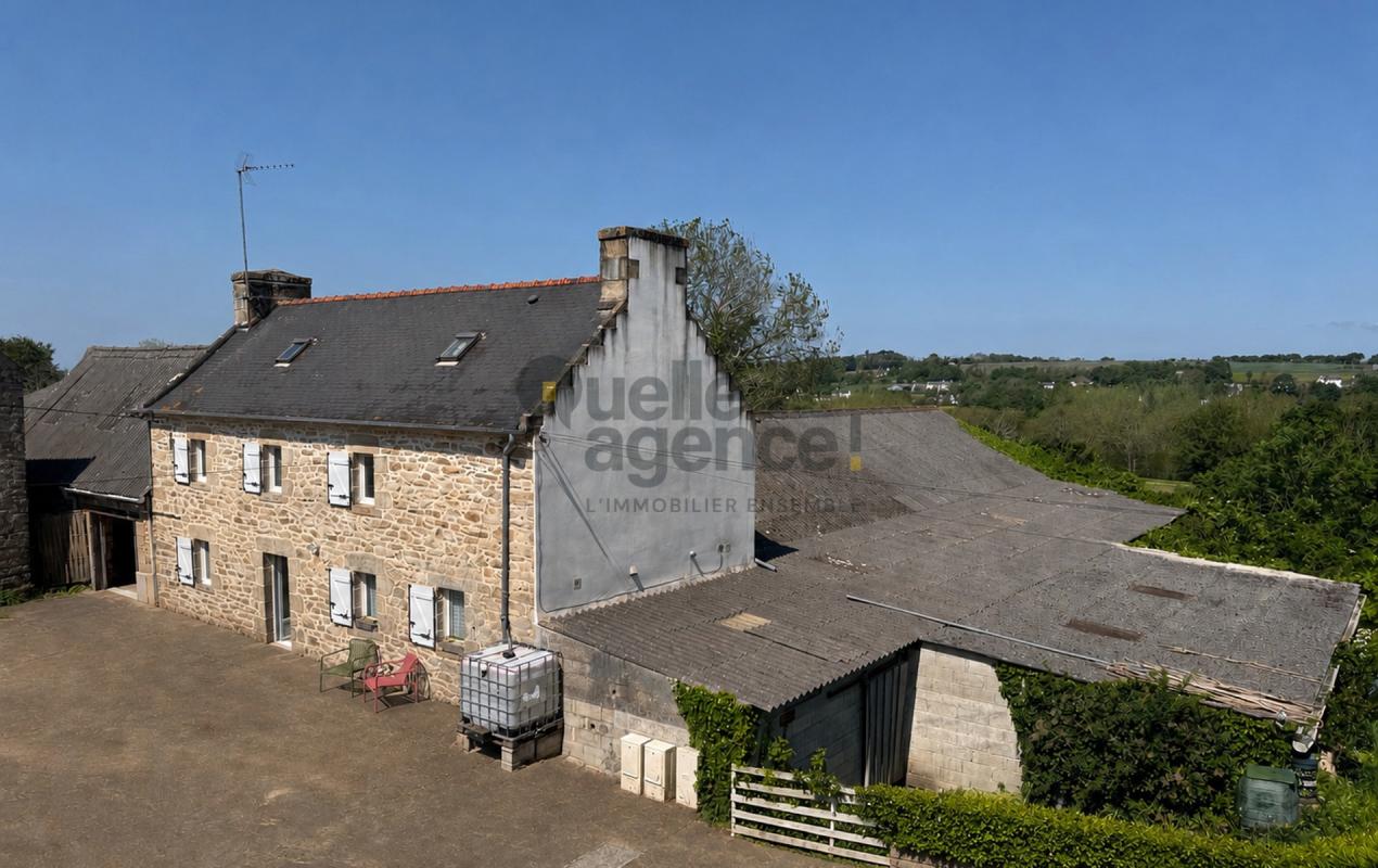 Maison et dépendance 7 pièces de 128 m2 à Mahalon