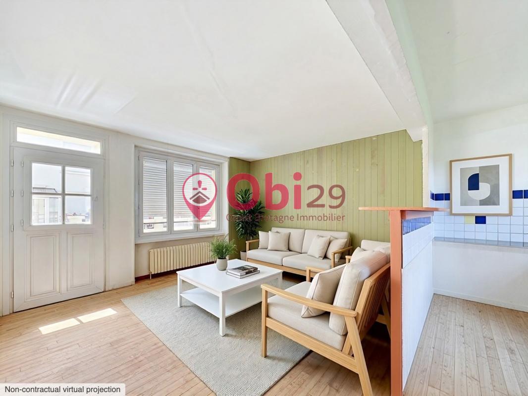Maison familiale avec beau potentiel et vue dégagée !