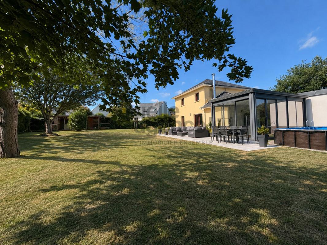 Maison 11 pièces de 230 m2 à Saint-Urbain