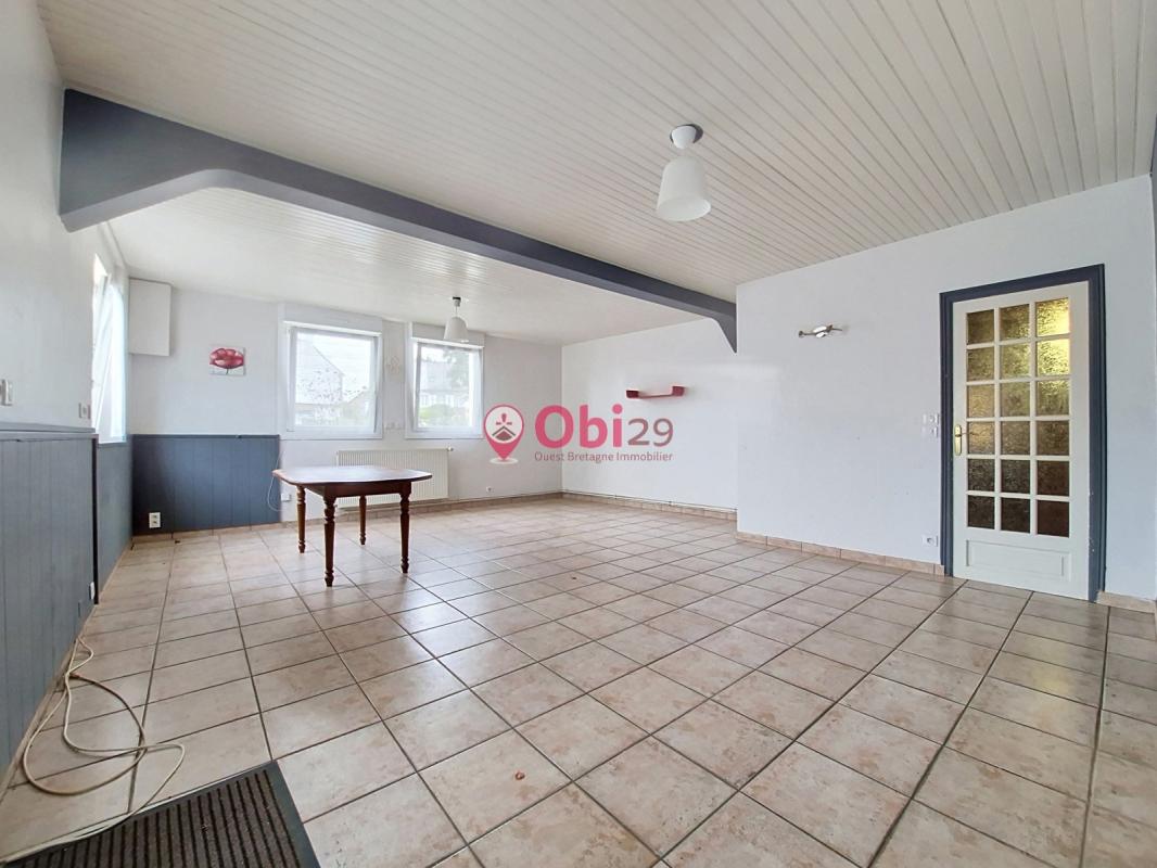 De beaux volumes et un fort potentiel au cœur de Saint-Goazec – 5 chambres