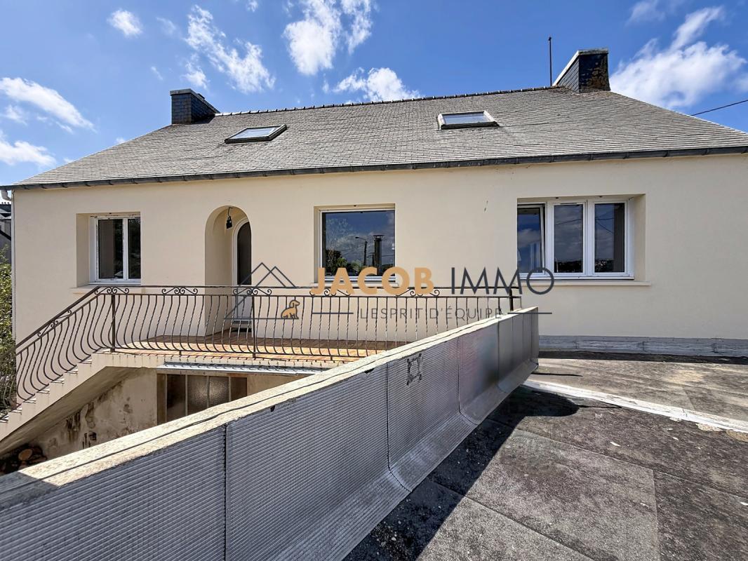 Maison-Appartement lumineuse avec rooftop, jardin et vue dégagée sur Saint-Renan