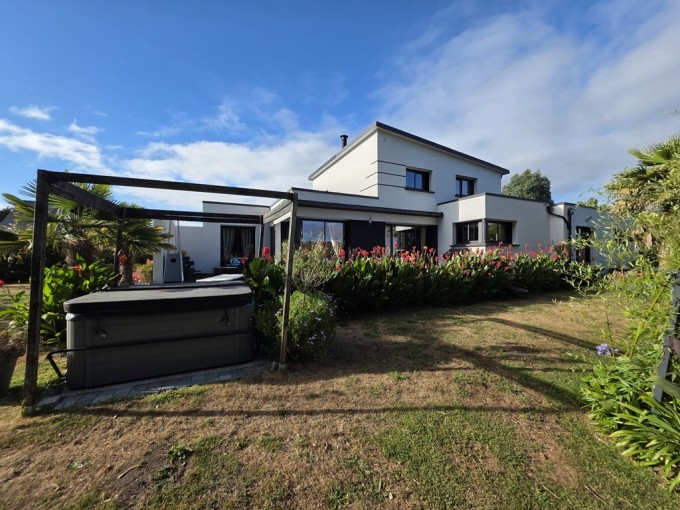Maison 170m² — Plomeur