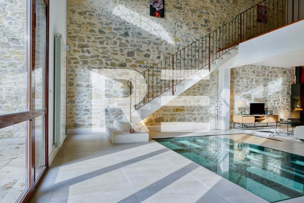 Splendide chai réhabilité de 166m2, piscine, double garage