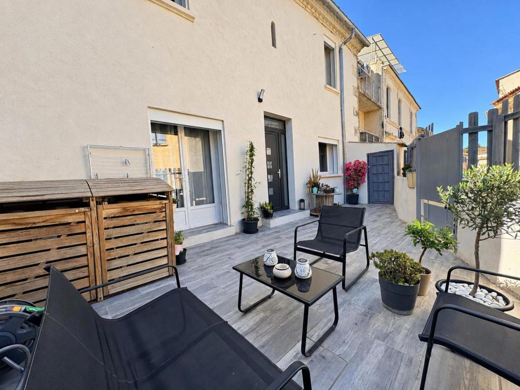 Maison de village rénovée avec terrasse de 30m2 - Garons