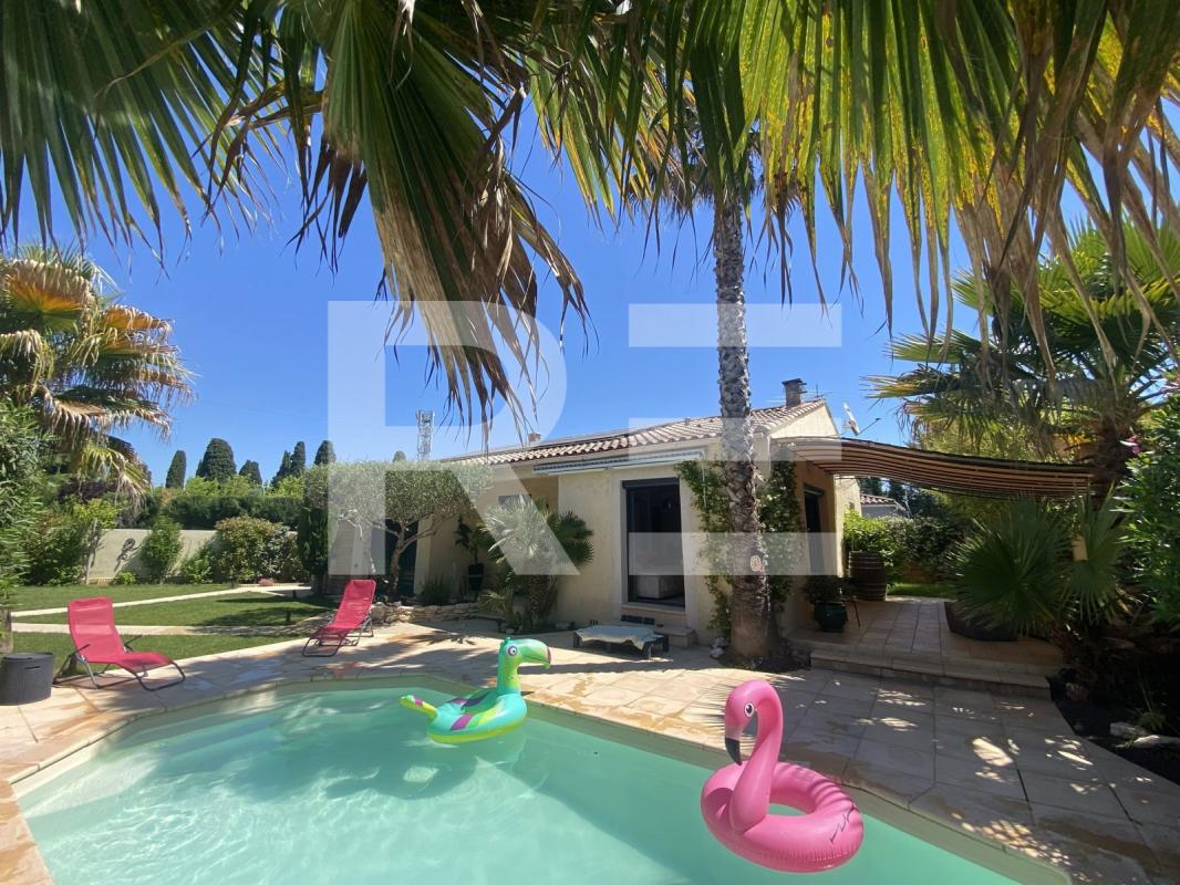 Maison individuelle de plain-pied avec piscine chauffée