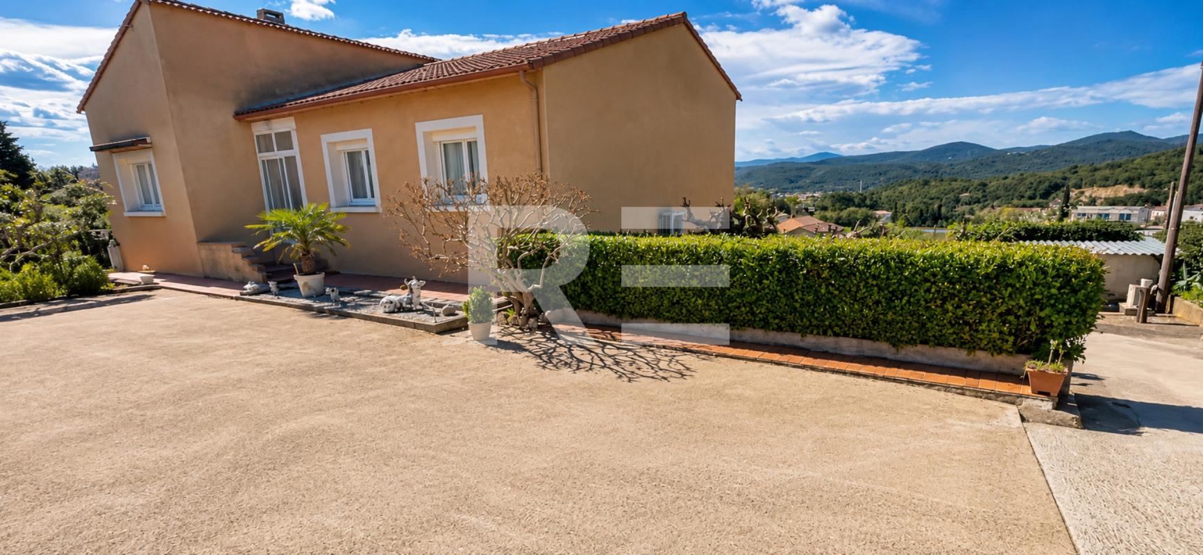 Maison de 134 m², sur un terrain clos et paysagé de 1 600 m²