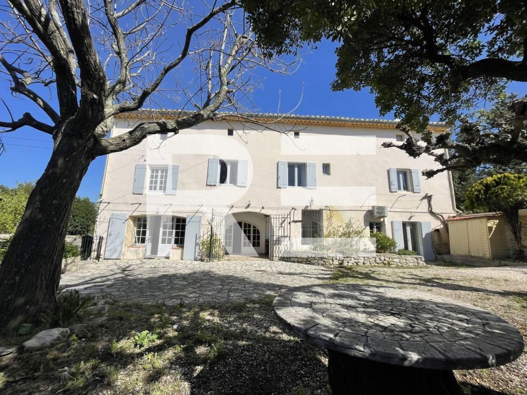 AUTHENTIQUE MAS PROCHE UZES - 240 m2 - PISCINE