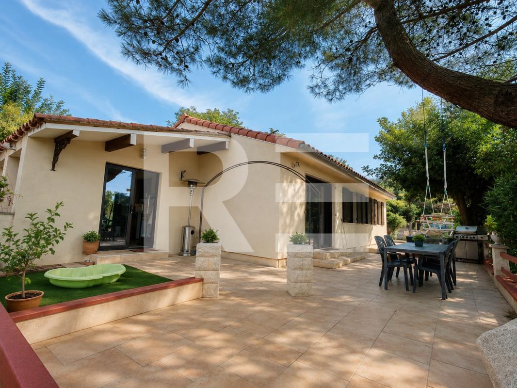 Maison de plain pied quatre chambres garage et jardin