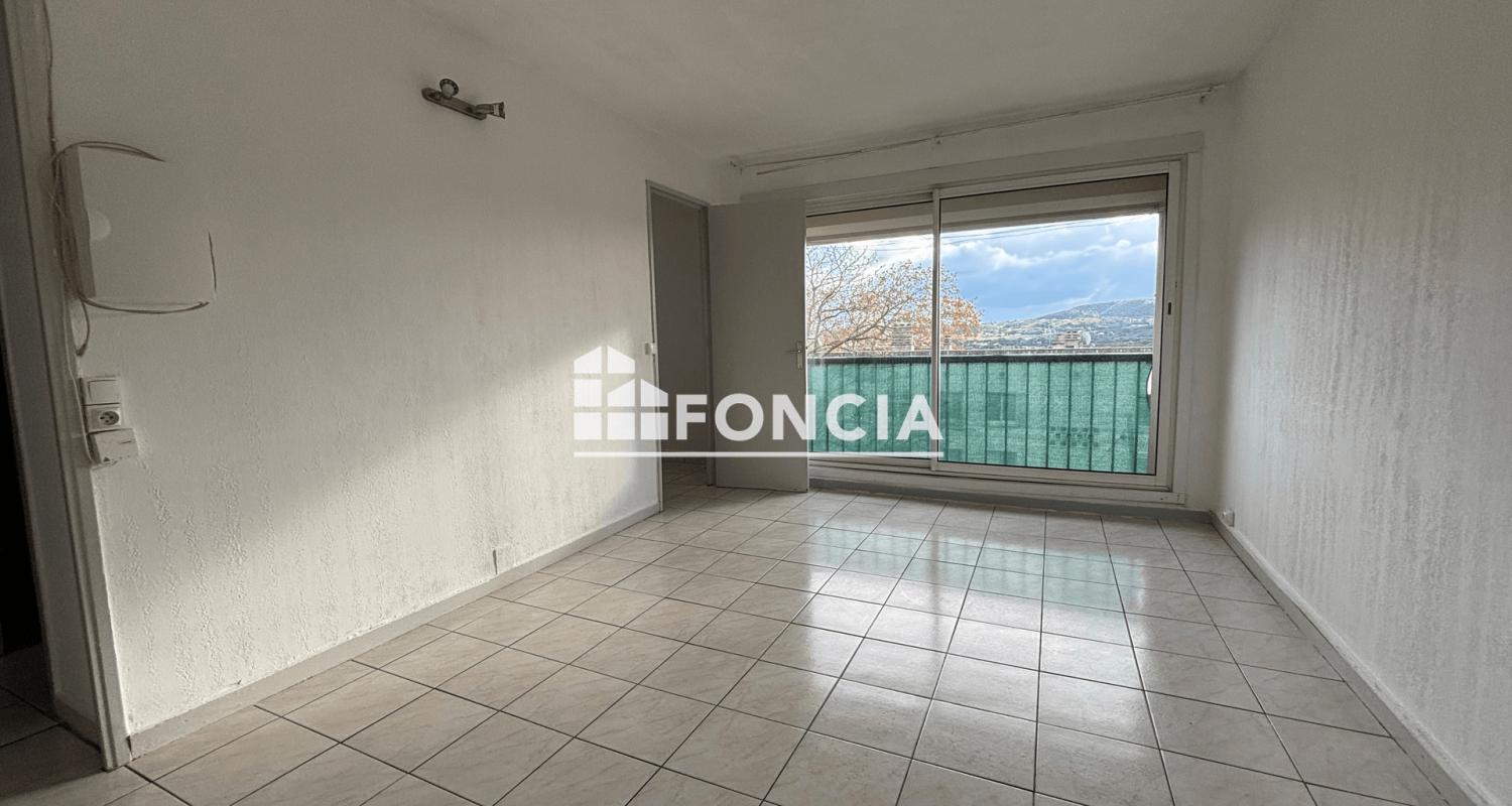 SAINT-NAZAIRE – T3 traversant 47 m² – Balcon – Cave