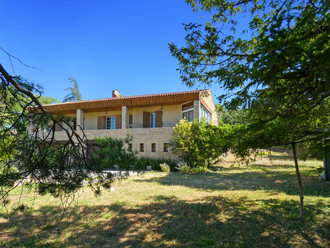 Investissement en nue-propriété 99m2 et 70m2 d'ateliers et garage, terrain 2552m2