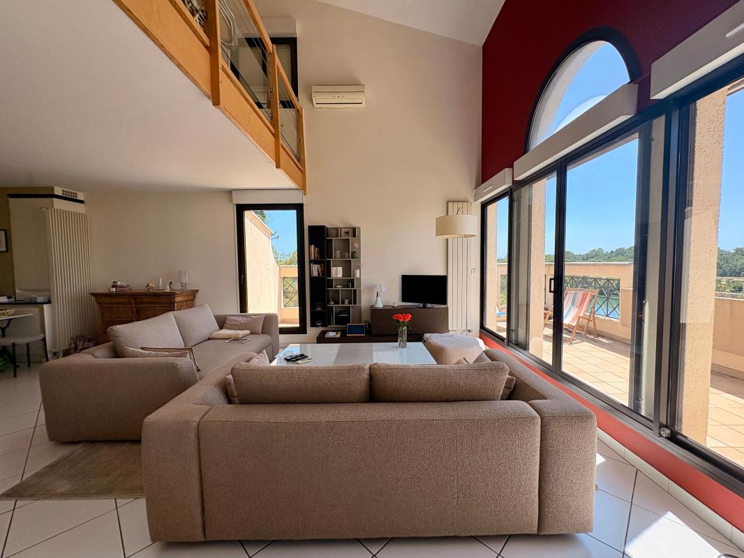 Les Angles, Appartement avec terrasse et ascenseur, vue Palais des Papes