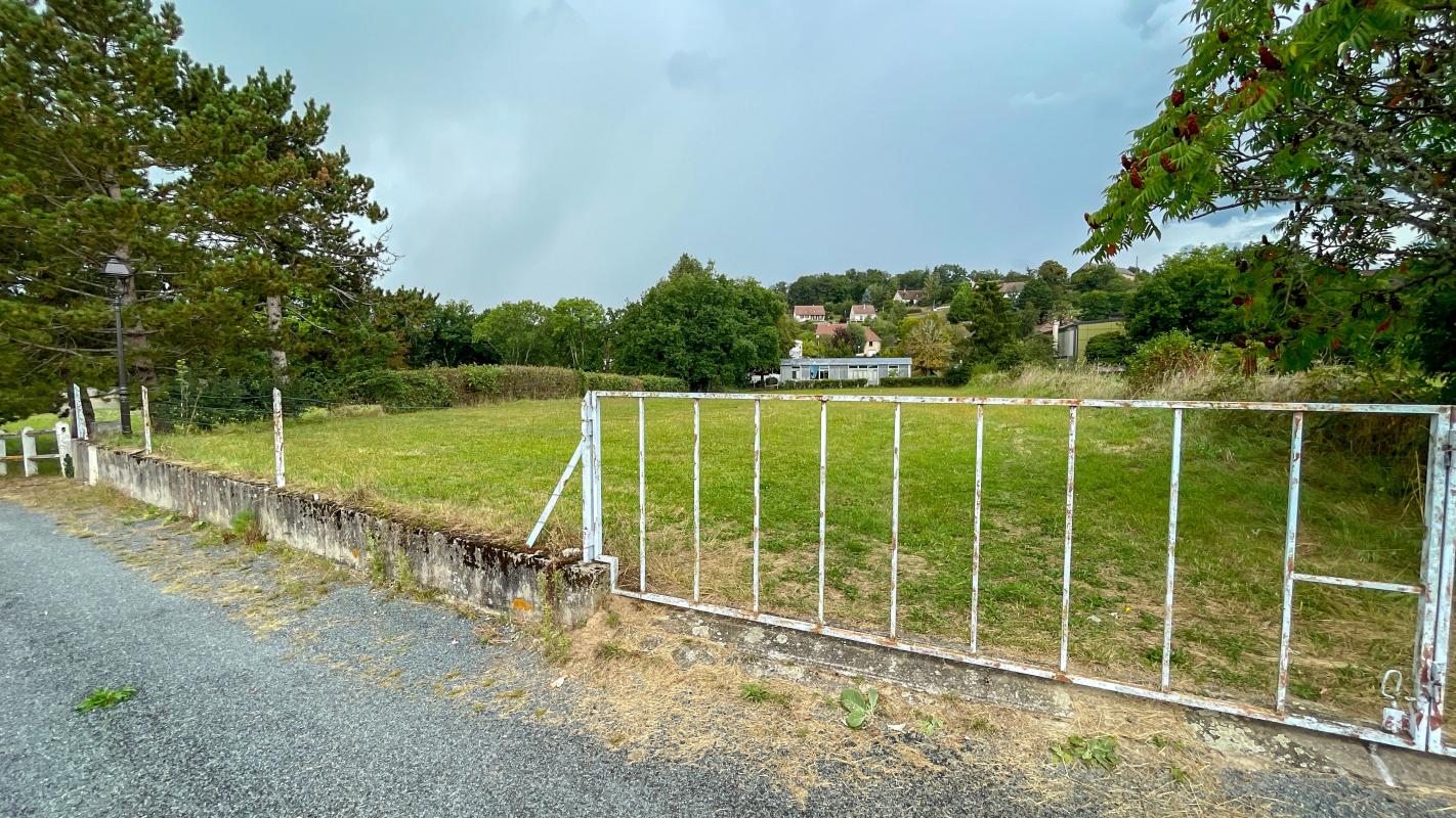 A vendre terrain constructible de 1901 m² - 23170 Chambon-sur-Voueize
