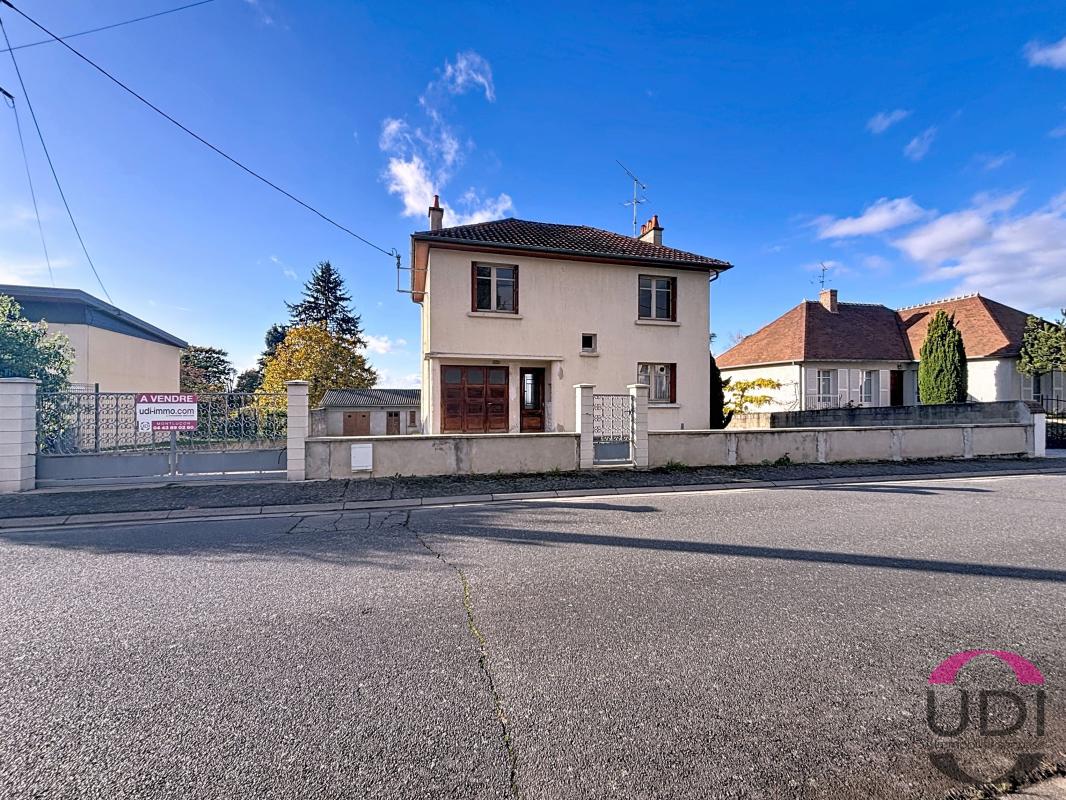 DESERTINES - Maison à rénover de 98 m² - Jardin - Garage non attenant