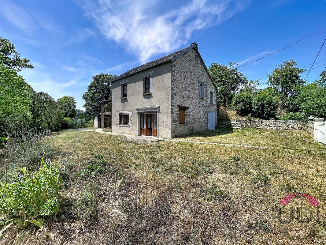 Maison en pierre avec terrain