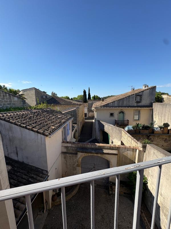 Aigues Vives, proche Nîmes, Maison de village 5p , terrasse de 50 m² et cour