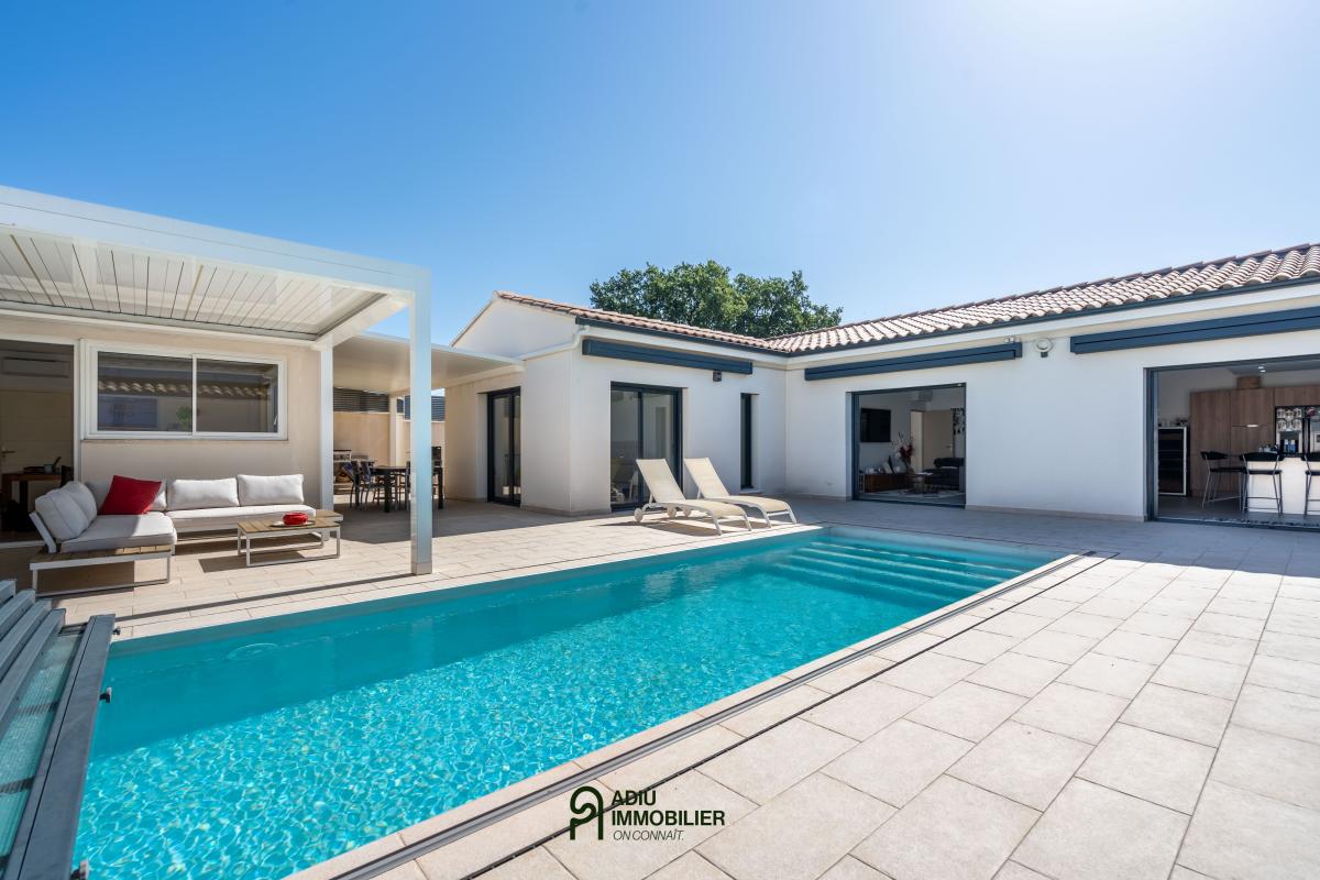 Maison récente avec piscine et dépendance au cœur de Saint-Victor-la-Coste