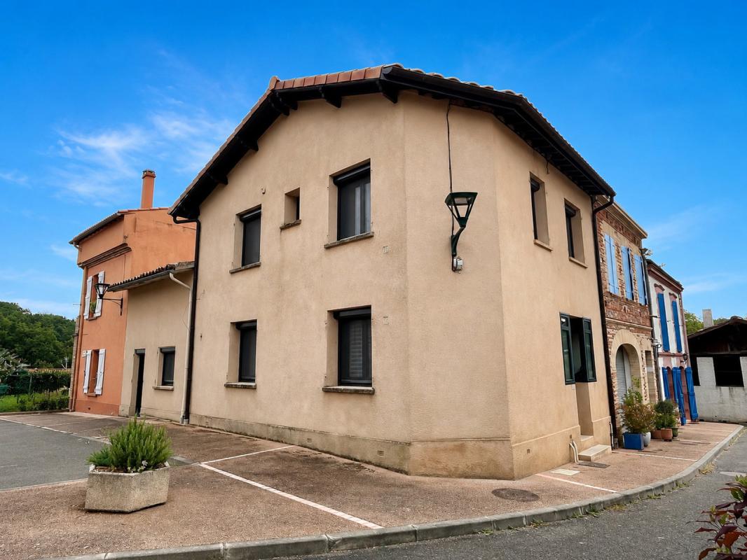 MAGNIFIQUE MAISON DE VILLAGE AU COEUR DE VILLARIES