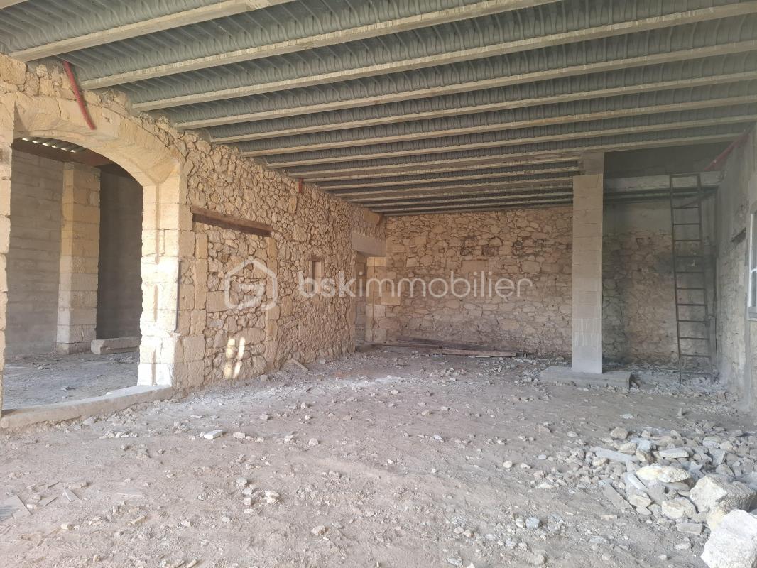 Maison en pierre à rénover – 190 m² – Terrain 594 m² – Centre de Saint-Magne-de-Castillon