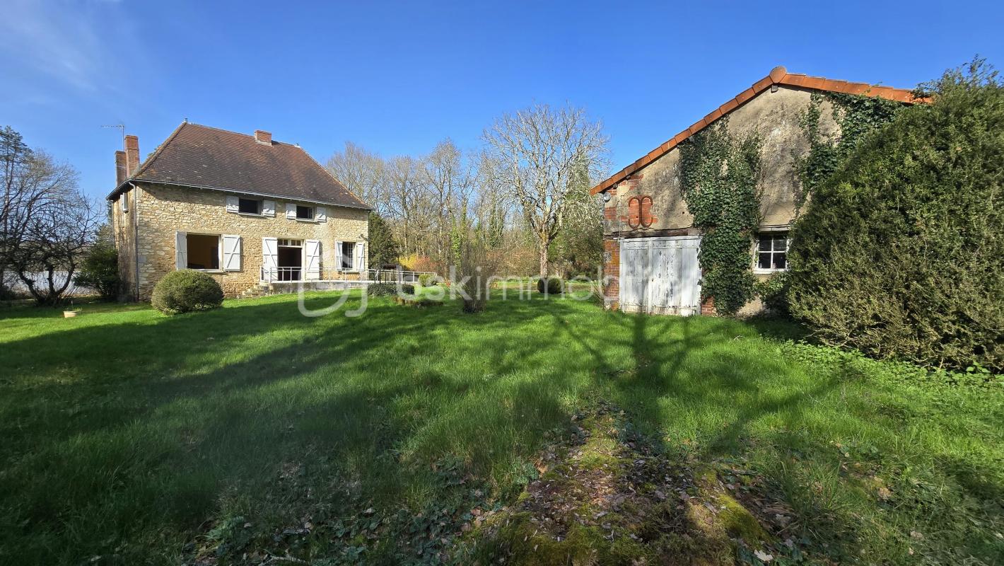 Ensemble immobilier, maison de 178 m², maisonnette, granges, petits toits, terres et étang